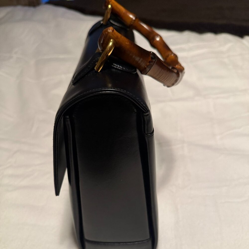 NEW AUTHENTIC VINTAGE Gucci Handbag with Bamboo Handle & Lock and Dust cover - Picture 9 of 10
